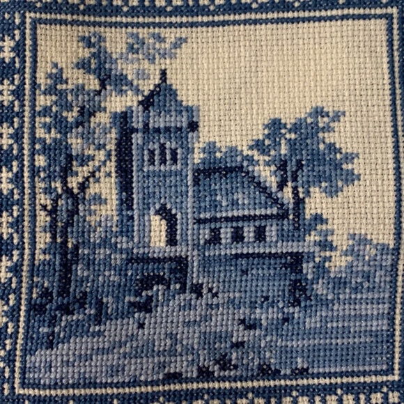 Tablecloth Handmade Vntg Delft Blue with Windmills with 5 Napkins - Picture 8 of 14